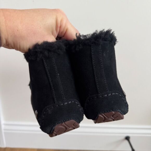 UGG Alena Flip Cuff Mock Slipper - Black Suede & Sherpa | Size Kids 2 - Picture 7 of 10